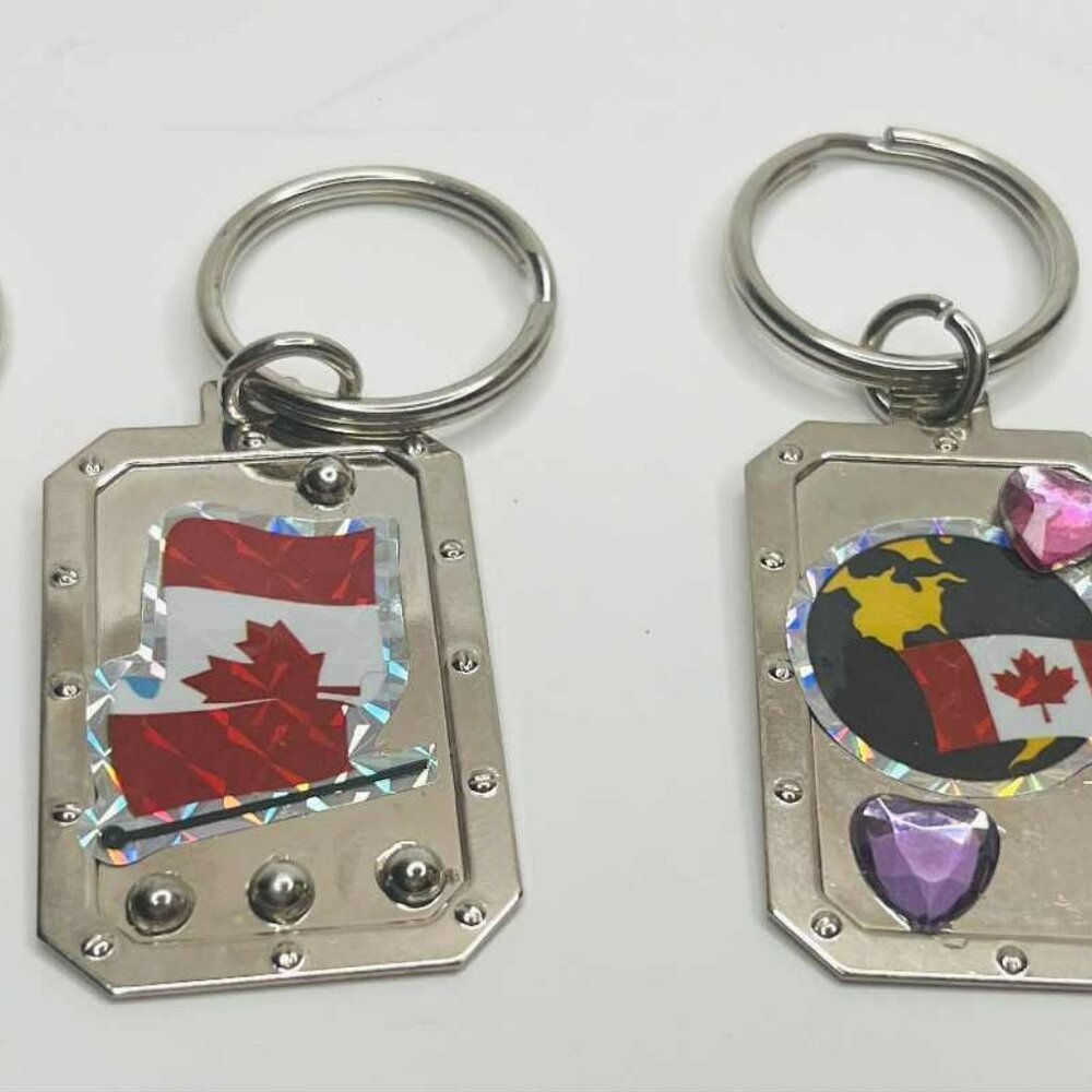 Handmade Canadian Flag Metal Keychain Gift Souvenir NWT - Picture 6 of 7